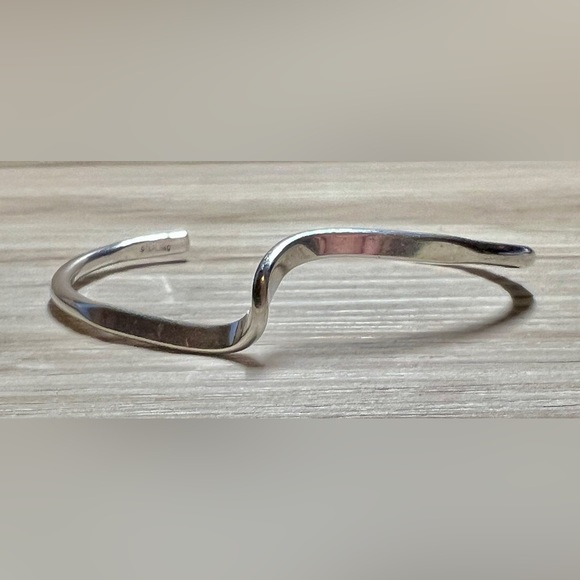 Vintage Handmade Sterling Silver Modernist Twisted Wavy Cuff Bracelet, 6.5", 12g - Picture 2 of 7